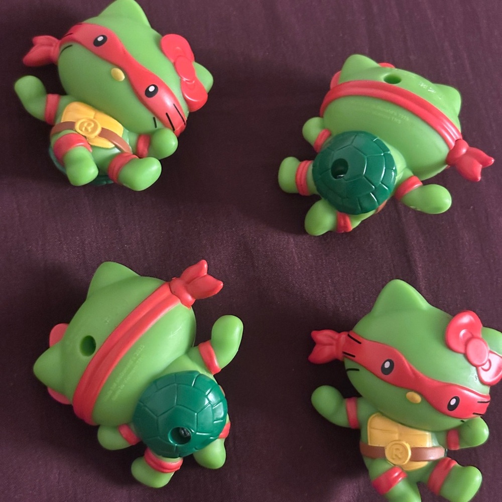 Hello Kitty green x Raphael